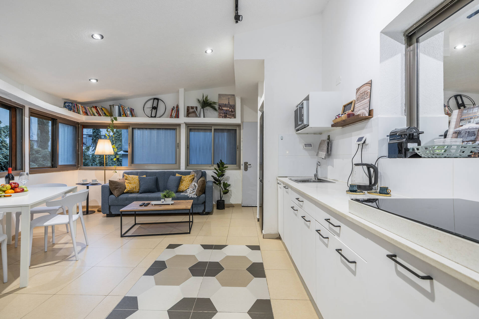 מסדה34 - 2BD עם מרפסת וכניסה פרטית — SHOOKROON GROUP